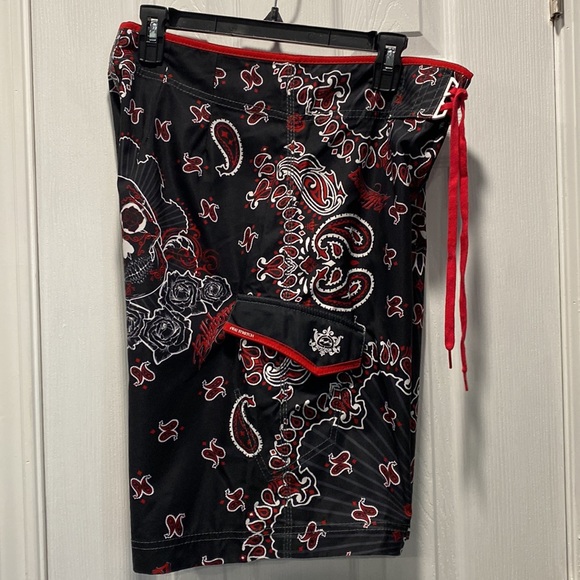 Billabong Skull Bandana Print Board Shorts Size 32 - Picture 5 of 6